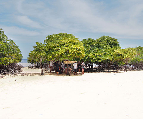 素朴な景色が広がるレンボンガン島