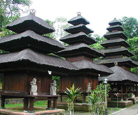 バトゥカル寺院は6つのメルが特徴的です
