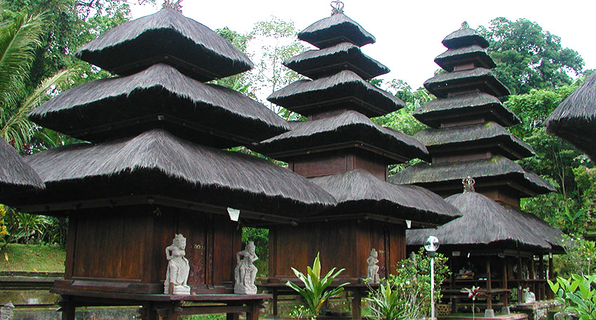 バトゥカル寺院は6つのメルが特徴的です