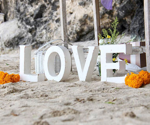 バリ島 サマベ 特別なデコレーションがロマンチックな雰囲気を演出